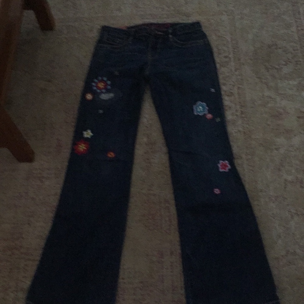 Brand new with the tag and had not ben worn jeans
